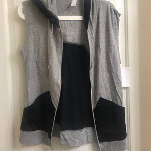 Sport sleeveless shirt